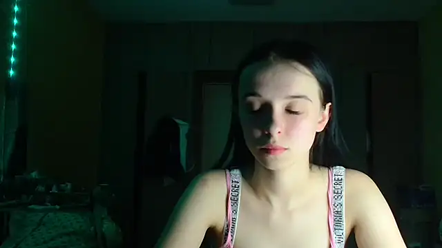 Emilia Light online show from April 4, 6:40 pm