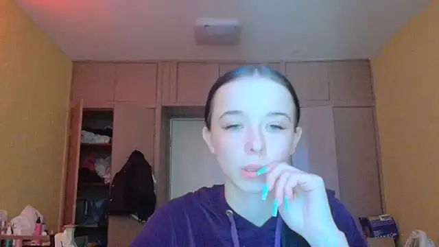 Emilia Light online show from April 25, 8:06 am