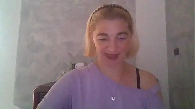 Snapshot of GoldenAngelMilf chatting on September 30, 12:55 pm GoldenAngelMilf online show from September 30, 12:55 pm