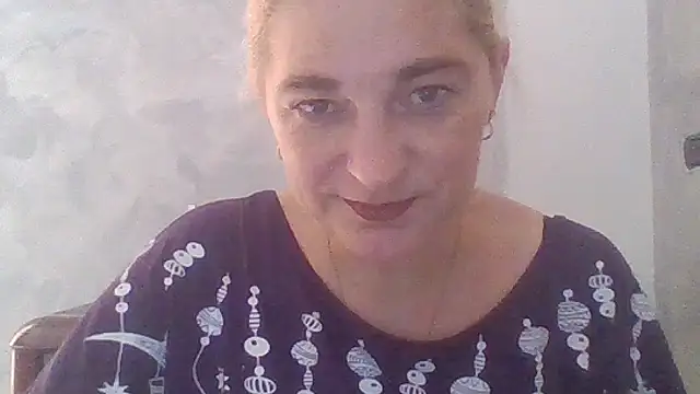 Snapshot of GoldenAngelMilf chatting on October 3, 1:27 pm GoldenAngelMilf online show from October 3, 1:27 pm