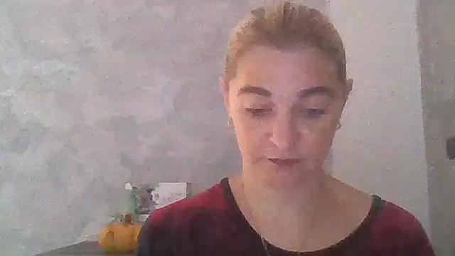 Snapshot of GoldenAngelMilf chatting on October 8, 8:40 am GoldenAngelMilf online show from October 8, 8:40 am