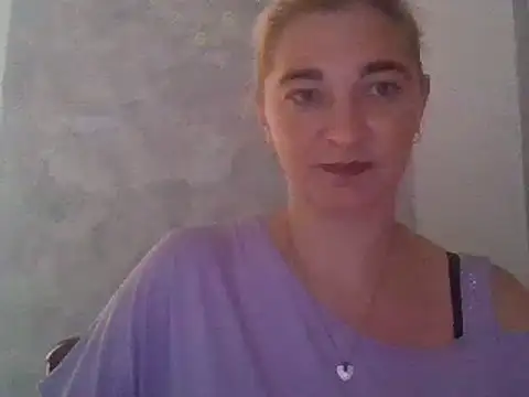 Snapshot of GoldenAngelMilf chatting on September 29, 8:52 am GoldenAngelMilf online show from September 29, 8:52 am