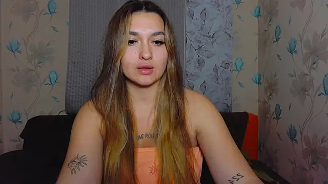 Snapshot of YourEmily_xx chatting on October 3, 7:30 pm YourEmily xx online show from October 3, 7:30 pm