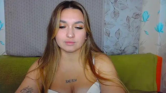 Snapshot of YourEmily_xx chatting on October 2, 11:04 am YourEmily xx online show from October 2, 11:04 am