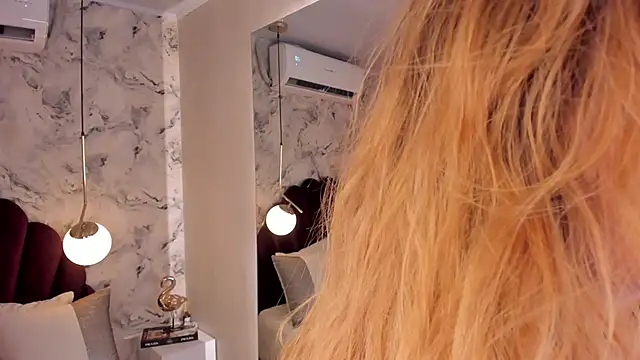 Snapshot of Angelina_velvett chatting on October 3, 1:22 am Angelina velvett online show from October 3, 1:22 am
