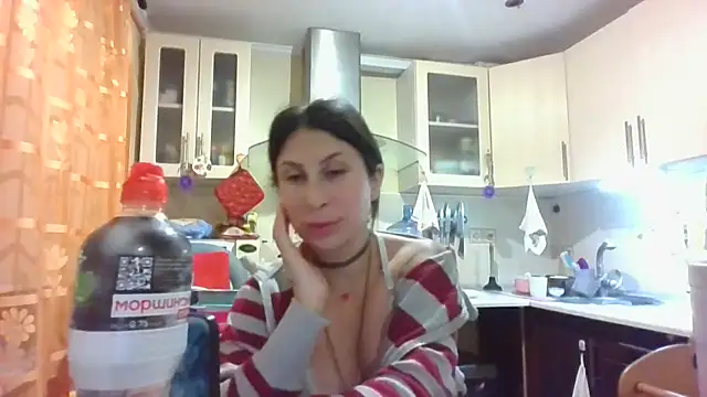 Snapshot of QueenMomyS chatting on October 16, 8:11 pm QueenMomyS online show from October 16, 8:11 pm