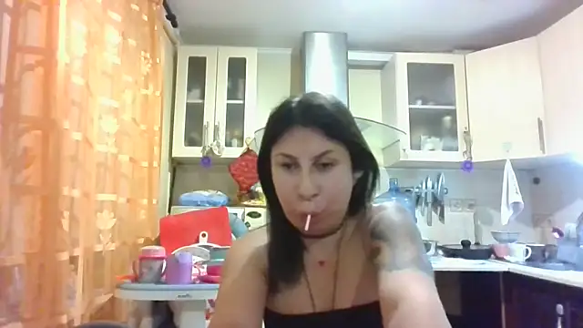 Snapshot of QueenMomyS chatting on October 14, 7:38 pm QueenMomyS online show from October 14, 7:38 pm