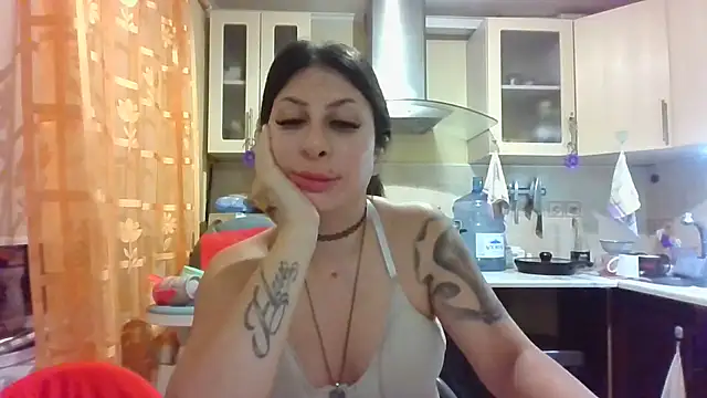 Snapshot of QueenMomyS chatting on October 17, 8:34 pm QueenMomyS online show from October 17, 8:34 pm
