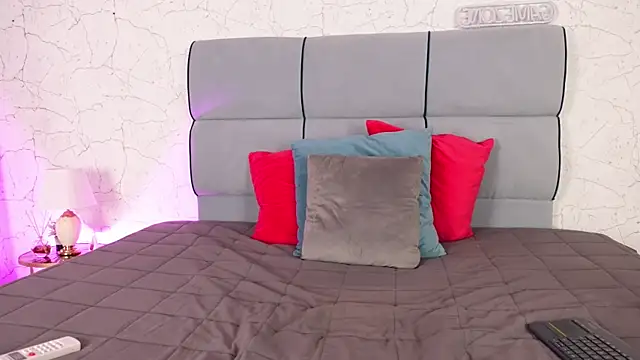 AngieBrookk online show from April 22, 8:00 am