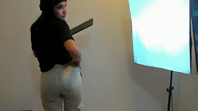 Daphne Nicolle online show from October 15, 7:38 pm