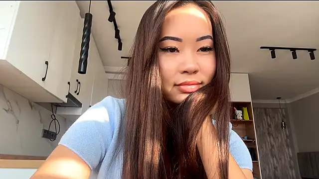 Snapshot of Ur_neighbor_Kira chatting on October 24, 9:16 am Ur neighbor Kira online show from October 24, 9:16 am