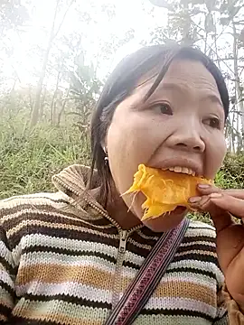 bree-zz online show from March 3, 9:15 am