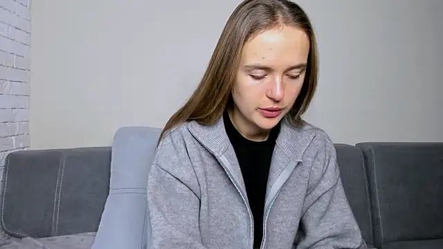 LilMary  online show from December 16, 7:25 am