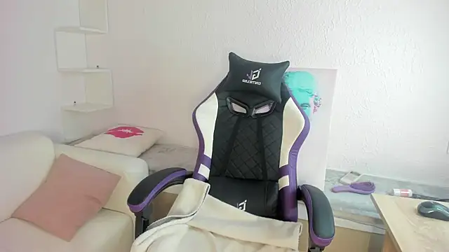 Ella starrr   online show from April 9, 6:19 am