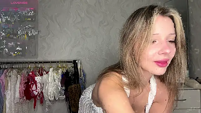 LindyEckland online show from November 4, 12:21 pm