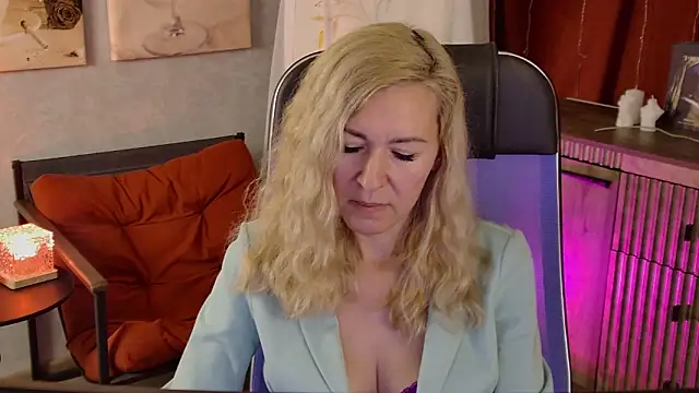 DonnaSmitth online show from June 15, 7:47 pm