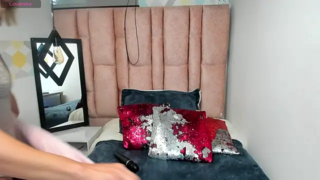 Issa Milf   online show from April 25, 1:41 pm