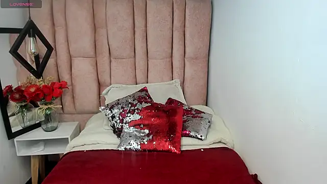 Issa Milf   online show from June 15, 1:55 pm