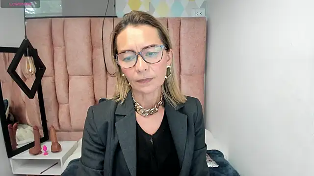 Issa Milf   online show from April 27, 4:48 pm