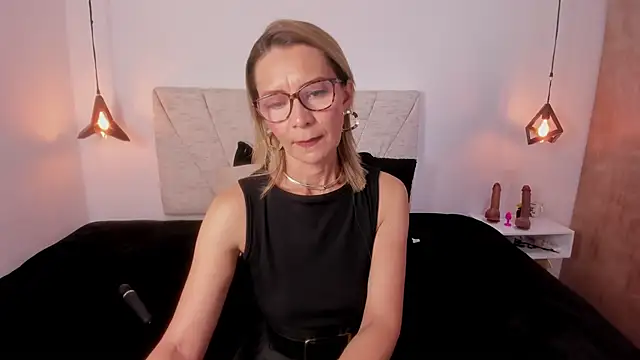 Issa Milf   online show from April 22, 2:03 pm