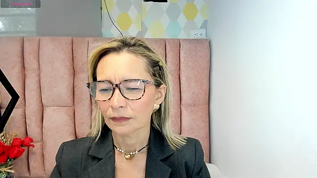 Issa Milf   online show from June 19, 4:21 pm