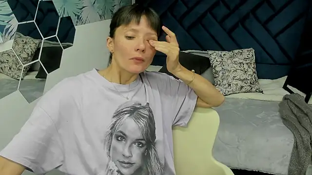 Valery More   online show from October 16, 12:30 pm