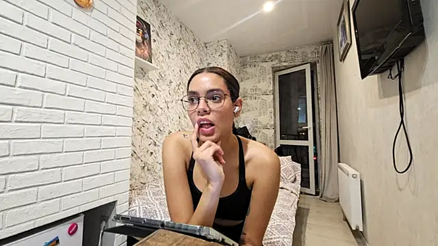 ShaynaMisasi online show from October 15, 5:26 pm