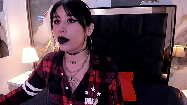 SusanVilla online show from February 5, 8:01 pm