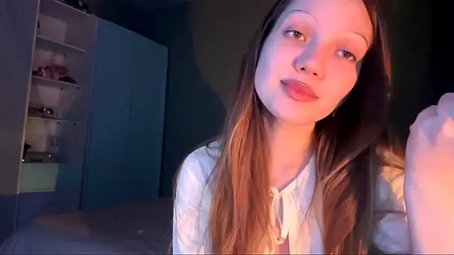 Snapshot of EmiIyKitty chatting on October 18, 8:32 pm EmiIyKitty online show from October 18, 8:32 pm