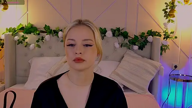 EllyLinn online show from April 23, 4:42 pm