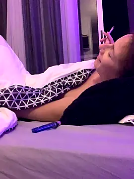 GoldenPussy1329 online show from November 23, 10:11 pm