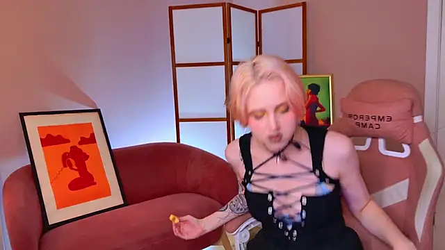 luna son online show from November 8, 9:31 pm