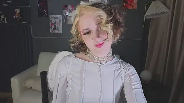 luna son online show from April 26, 10:29 pm