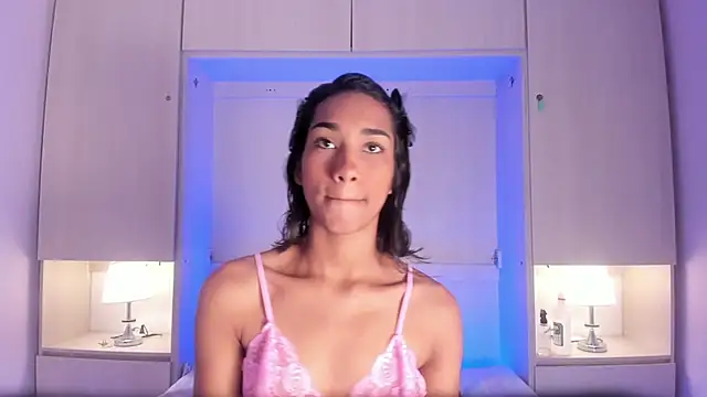 AnahiCollins online show from April 23, 12:01 pm