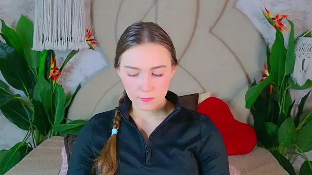 OliviaLay online show from November 20, 6:36 am