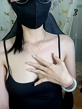 BiCute688 online show from April 4, 8:18 pm