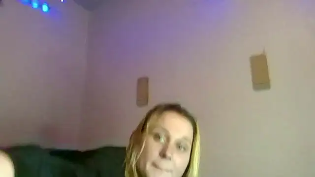 Snapshot of Queen2454 chatting on October 8, 11:53 pm Queen2454 online show from October 8, 11:53 pm