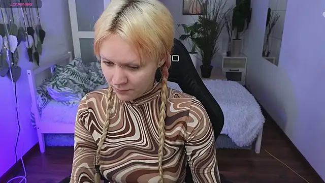 kitten murray  online show from November 14, 5:40 am