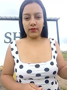 Snapshot of Sexy_Nayra_outdoors chatting on October 6, 6:12 pm Sexy Nayra outdoors online show from October 6, 6:12 pm