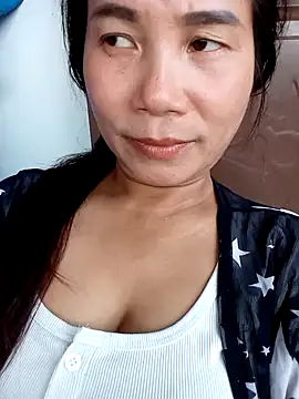 Snapshot of meomeo-baby chatting on October 1, 9:58 am meomeo-baby online show from October 1, 9:58 am