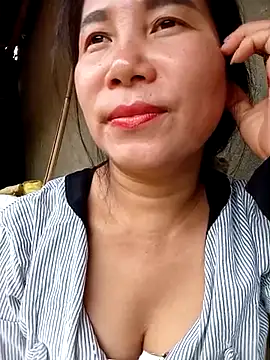 Snapshot of meomeo-baby chatting on October 4, 2:39 am meomeo-baby online show from October 4, 2:39 am