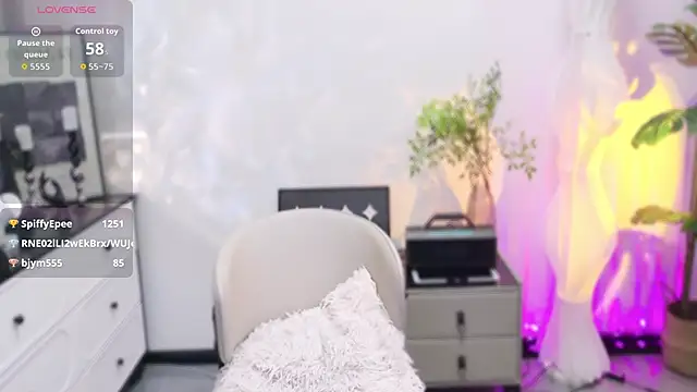 funnygirl0929 online show from January 14, 4:34 pm