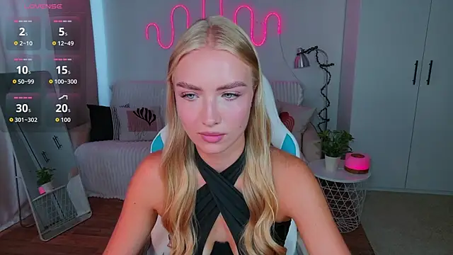 TessaGrays online show from July 22, 10:05 am