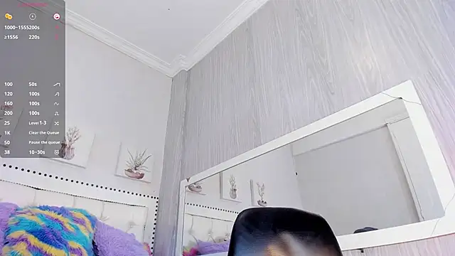 Luciaoregon online show from December 20, 1:26 pm