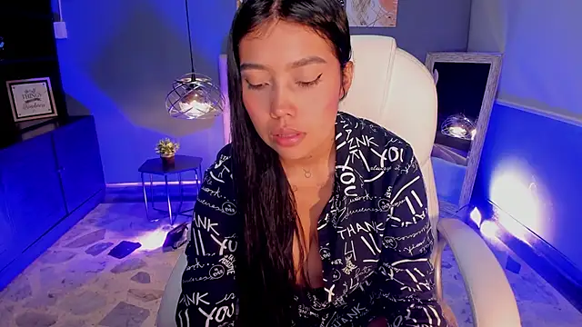 Snapshot of Juliieta_Evans chatting on October 18, 8:32 pm Juliieta Evans online show from October 18, 8:32 pm