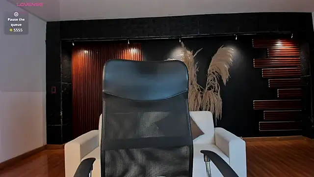 VenusCooper online show from March 26, 5:04 pm