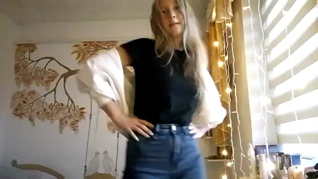 Snapshot of CarynFlaryn chatting on October 8, 4:39 am CarynFlaryn online show from October 8, 4:39 am