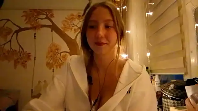 Snapshot of CarynFlaryn chatting on October 13, 4:04 am CarynFlaryn online show from October 13, 4:04 am