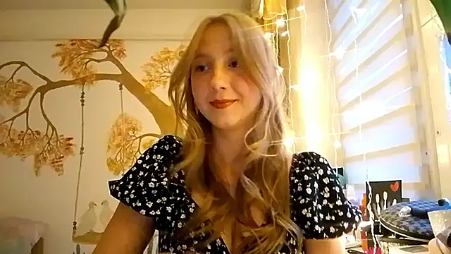 Snapshot of CarynFlaryn chatting on October 15, 4:37 am CarynFlaryn online show from October 15, 4:37 am