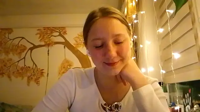 Snapshot of CarynFlaryn chatting on October 25, 3:03 am CarynFlaryn online show from October 25, 3:03 am